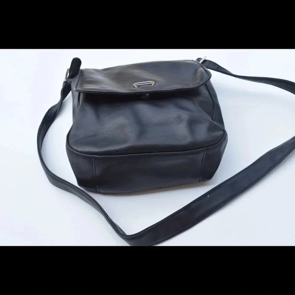 Etienne Aigner cross body bag - Picture 6 of 8